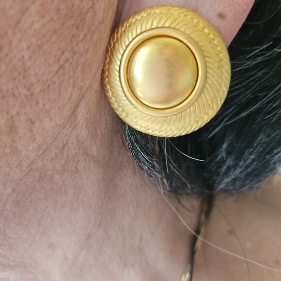 Vintage Matte Gold Clip Earrings - Picture 2 of 5